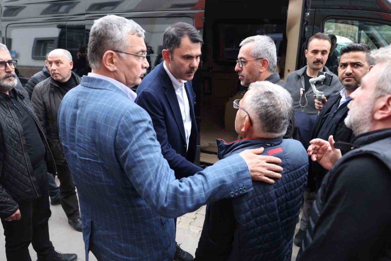 Bakan Kurum ve Başkan Büyükkılıç deprem bölgesinde çalışmaları değerlendirdi