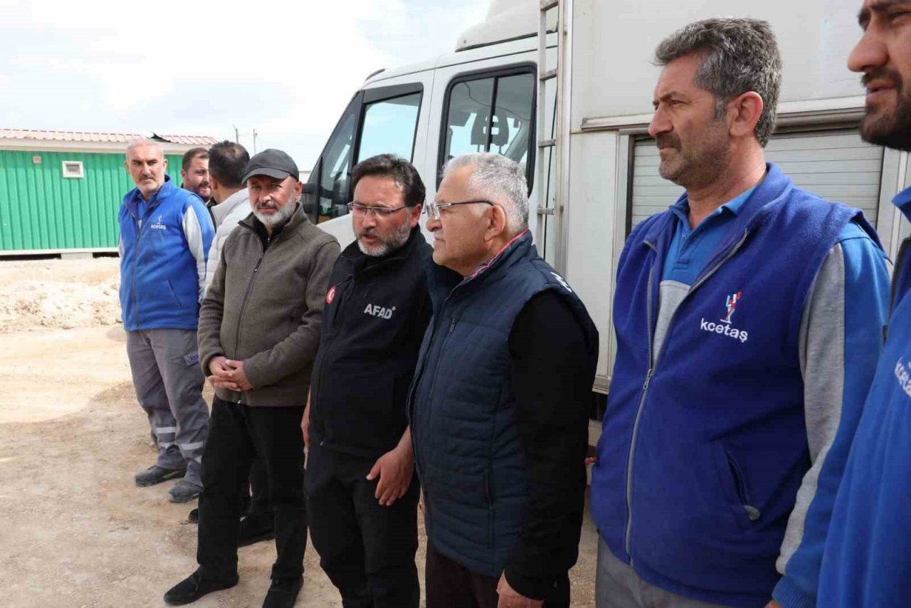 Başkan Büyükkılıç, 16 ilçe belediyesi ile ‘tek yürek’ Kahramanmaraş’ta yaraları sarıyor