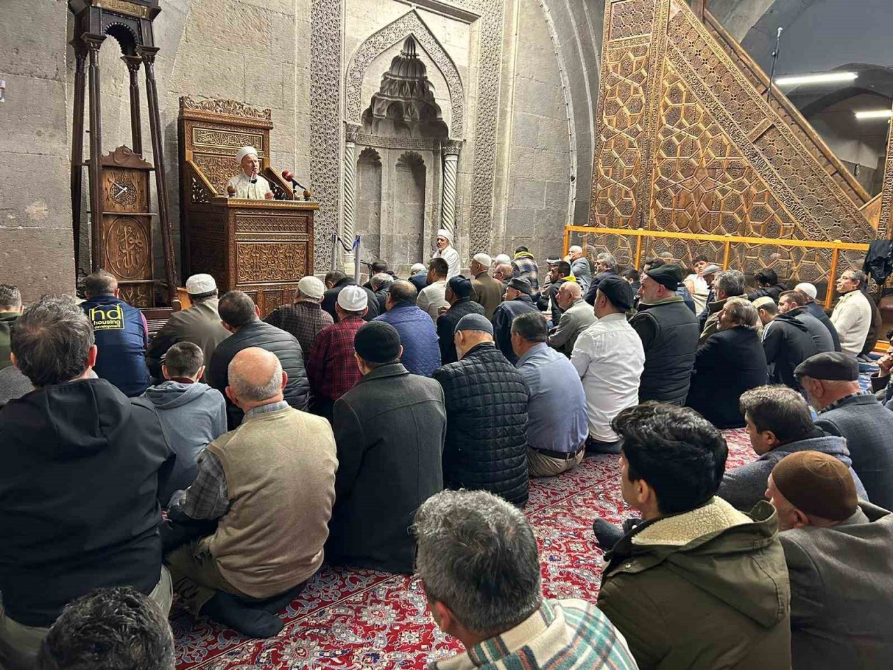 Kandil gecesi dualar depremzedeler için