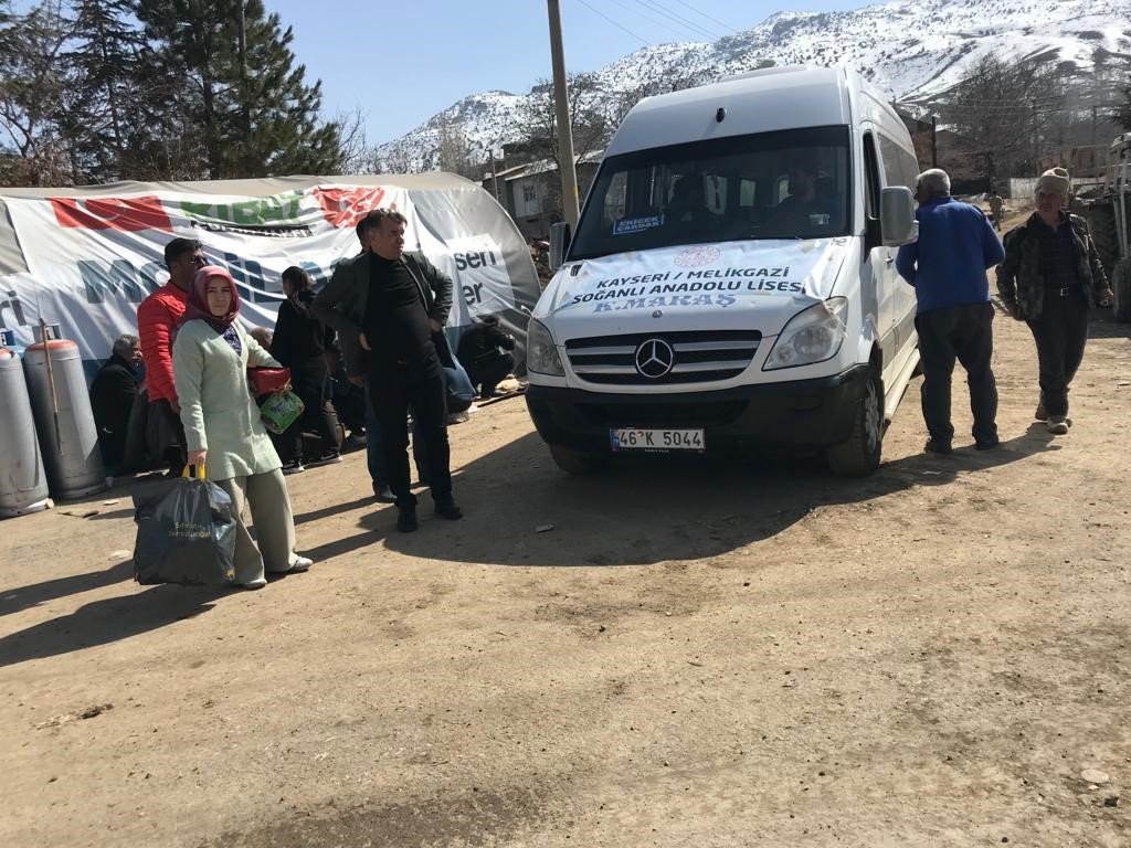 Öğrencilerin harçlıkları depremzedelere