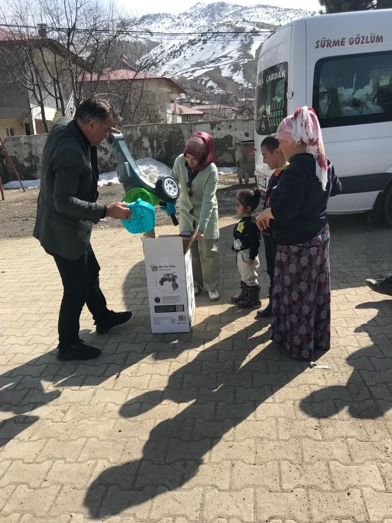 Öğrencilerin harçlıkları depremzedelere