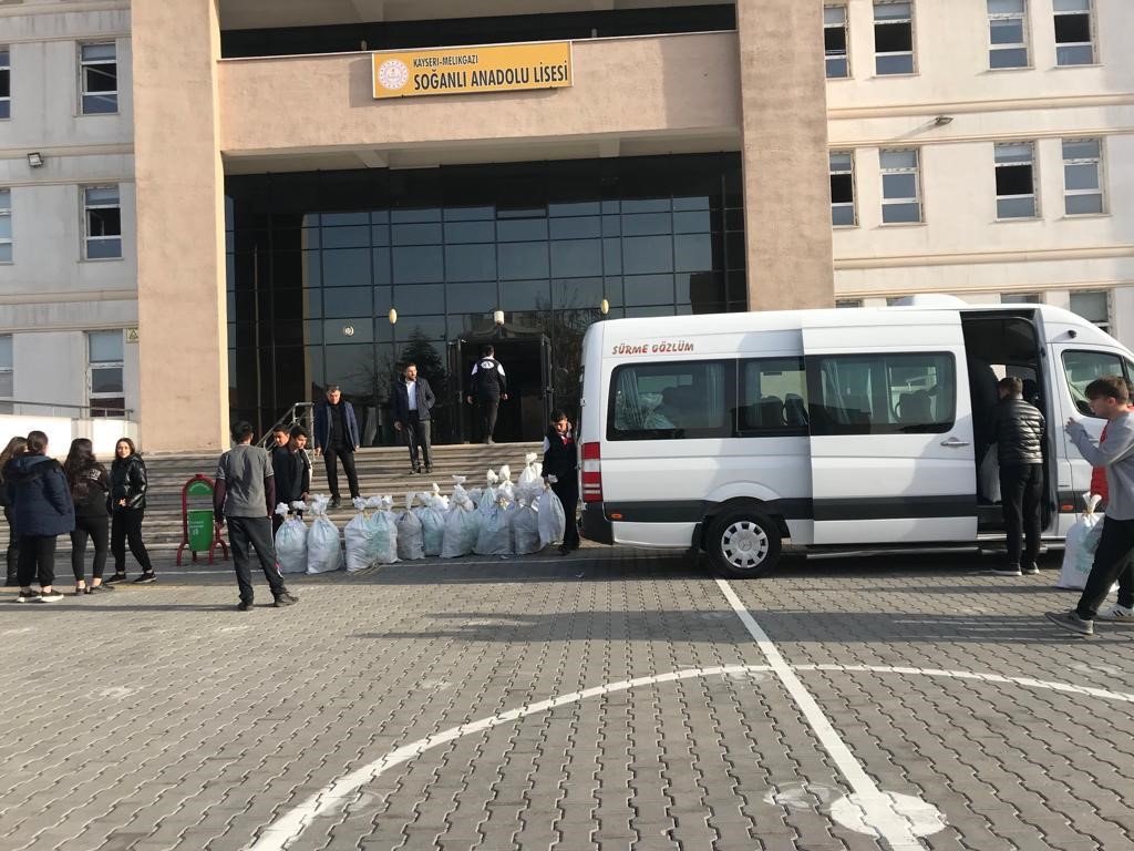 Öğrencilerin harçlıkları depremzedelere