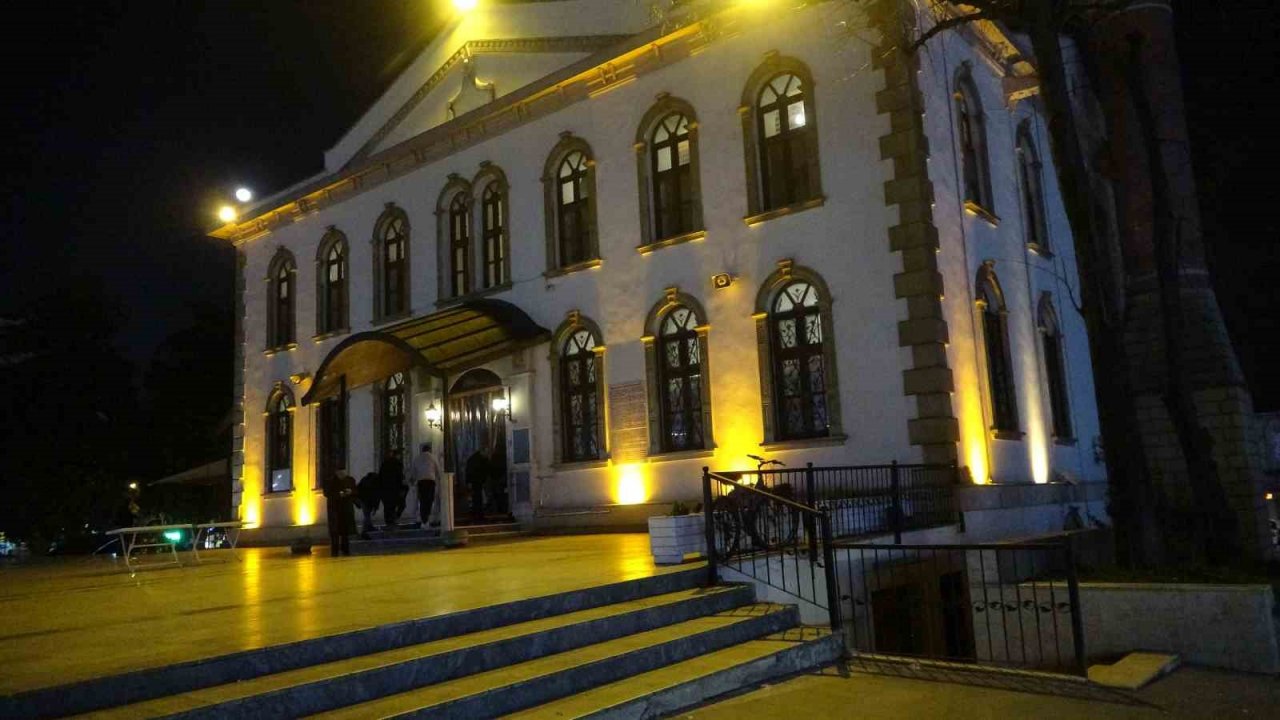 Berat Kandili dualar ile ihya edildi