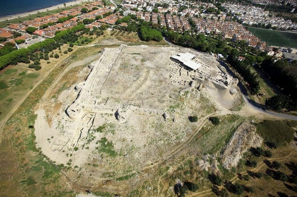 Kuşadası Belediyesi kentin tarihi değerlerine sahip çıkıyor