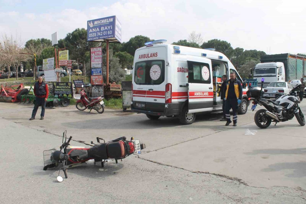 Minibüs ile motosiklet çarpıştı: 1 yaralı