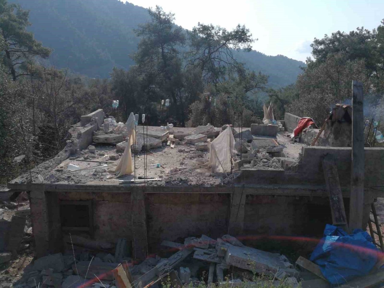 Marmaris’te kaçak yapılar yıkılıyor