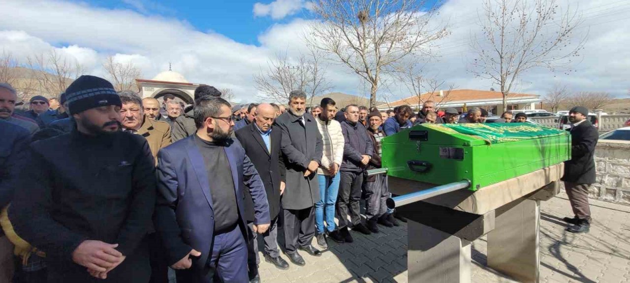 Milli Yol Partisi Genel Başkan Yardımcısı Göçmen, Karaalp’i son yolculuğunda yalnız bırakmadı