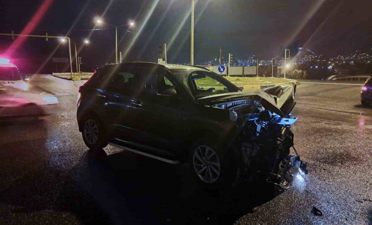 Menteşe otogar kavşağında kaza: 1 yaralı