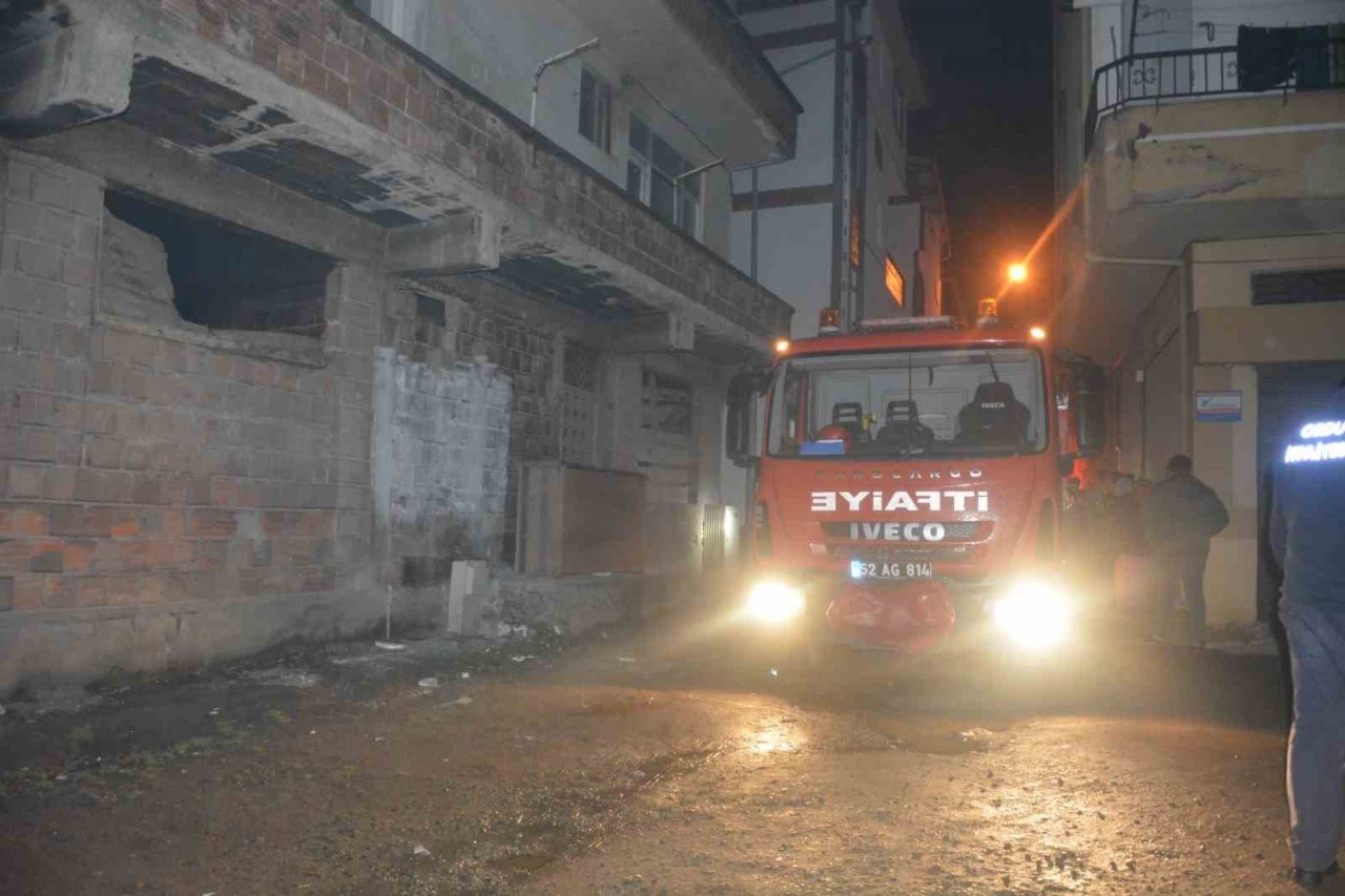 Ordu’da metruk binada çıkan yangın korkuttu