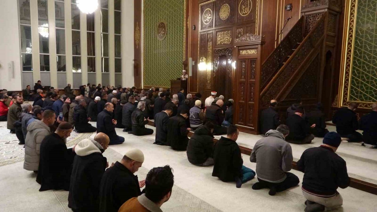 Malatya’da Berat Kandili dualarla idrak edildi