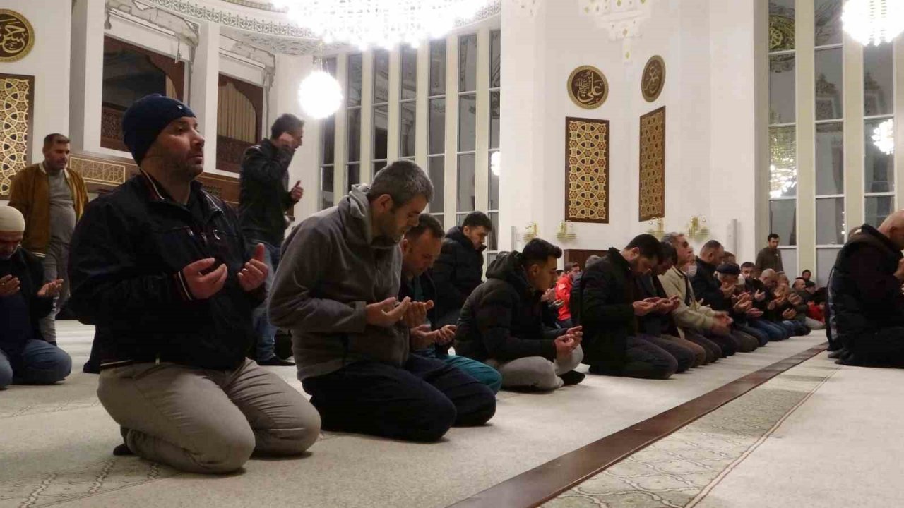 Malatya’da Berat Kandili dualarla idrak edildi