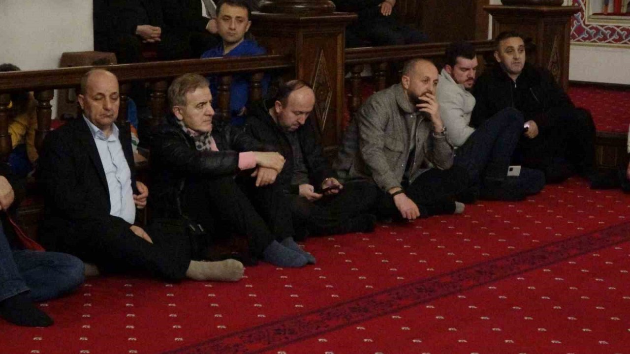 Berat Kandili dualar ile ihya edildi