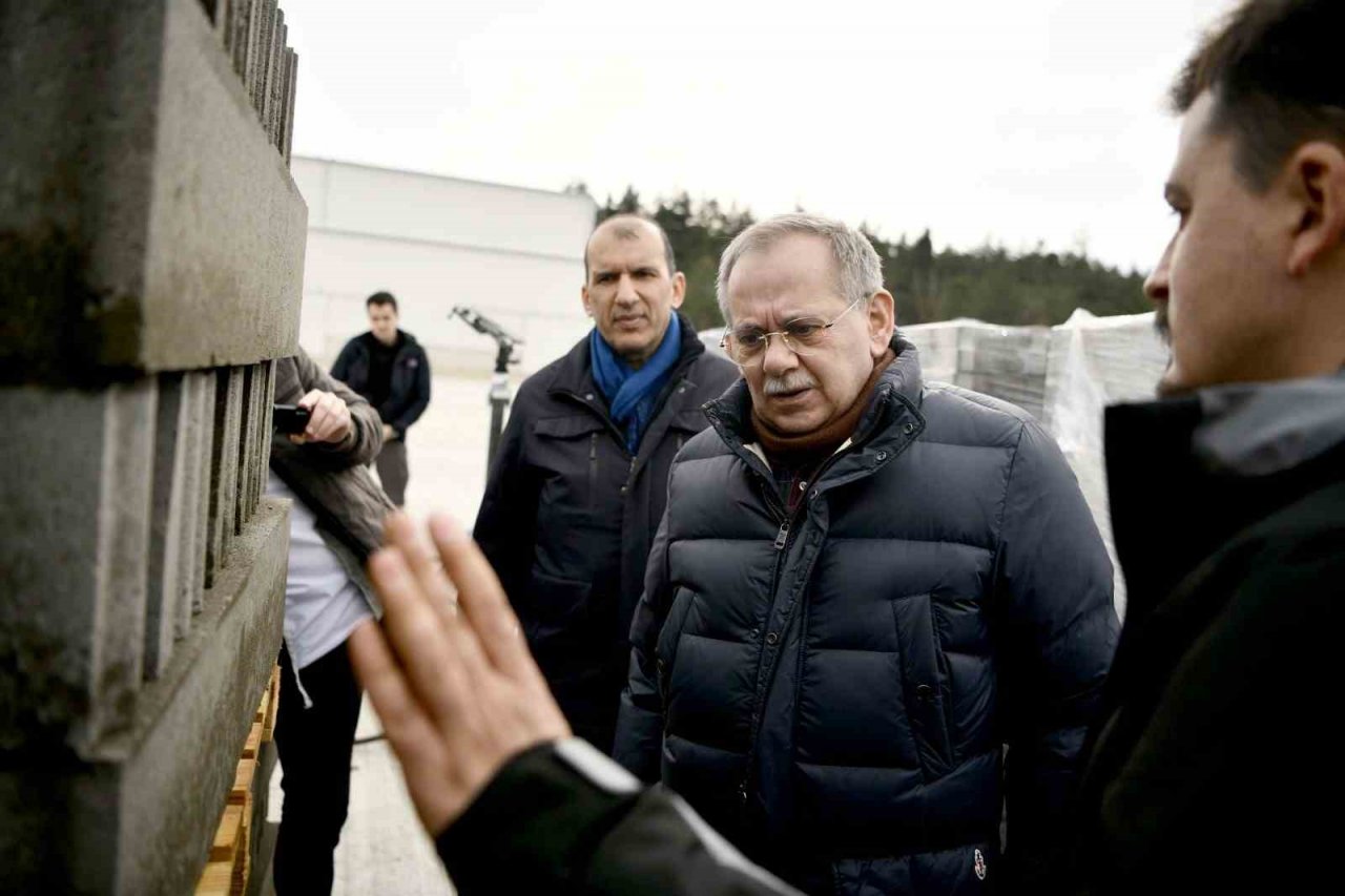 Karadeniz’in en büyüğü: Günde 3 bin metrekare parke ve 500 beton boru üretiyor