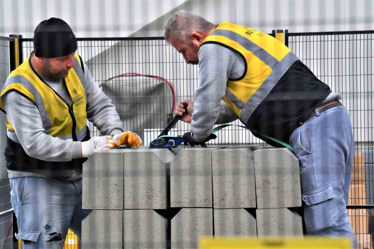 Karadeniz’in en büyüğü: Günde 3 bin metrekare parke ve 500 beton boru üretiyor