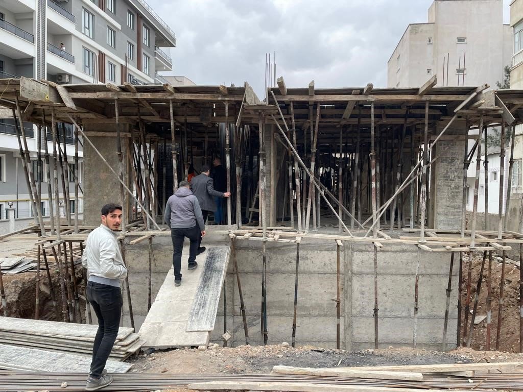 Siirt Belediyesi ekipleri inşaatlarda denetimlerini arttırdı