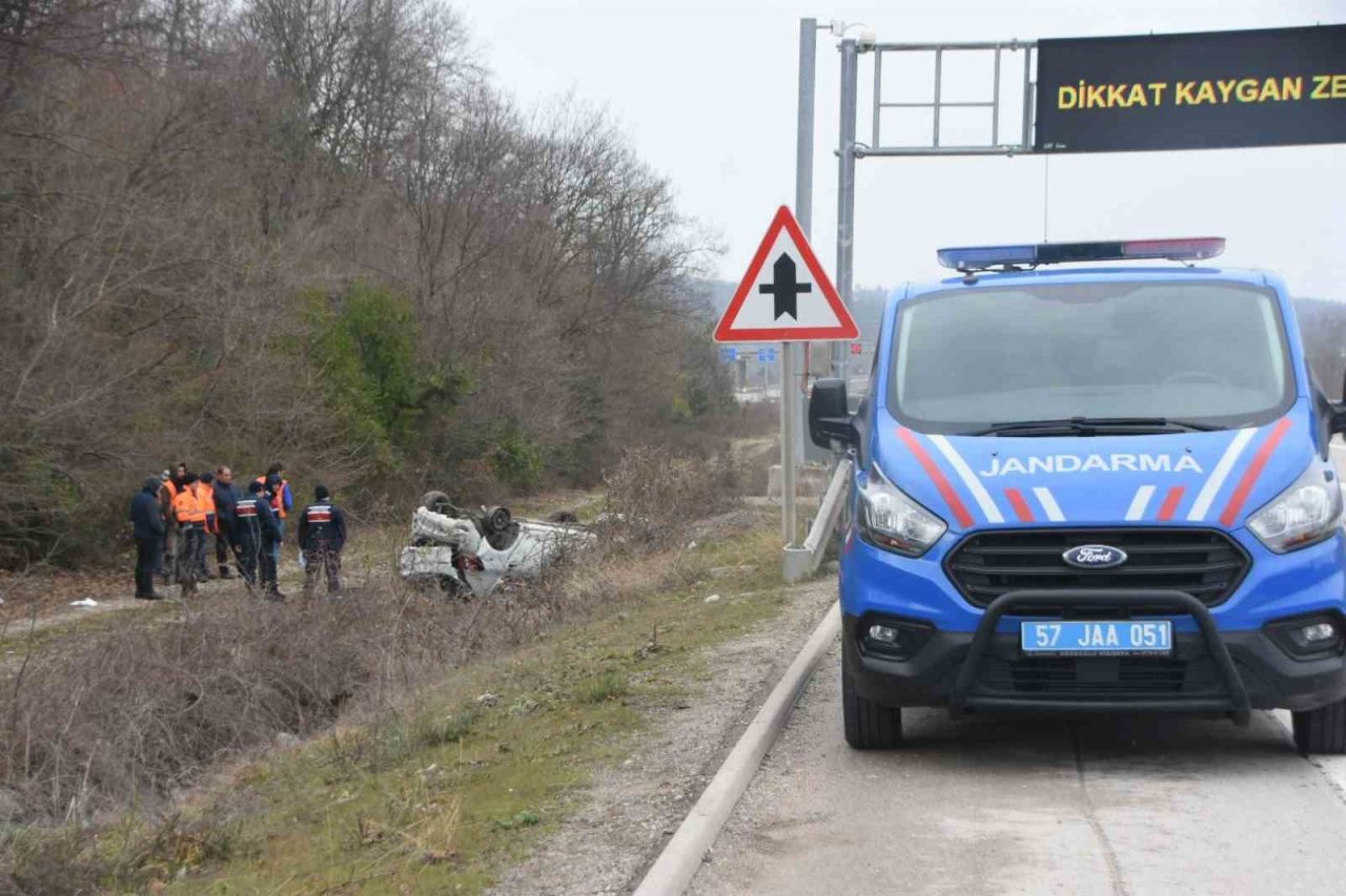 Otomobil takla attı: 2 yaralı