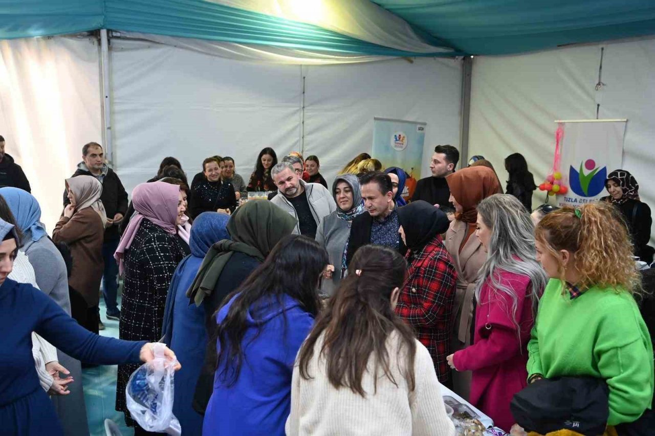 Tuzla’da el emeği ürünler depremzedeler için satıldı
