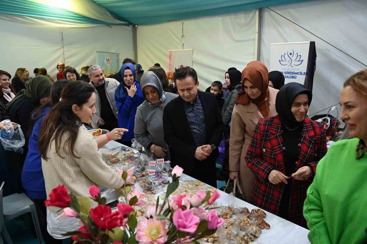 Tuzla’da el emeği ürünler depremzedeler için satıldı