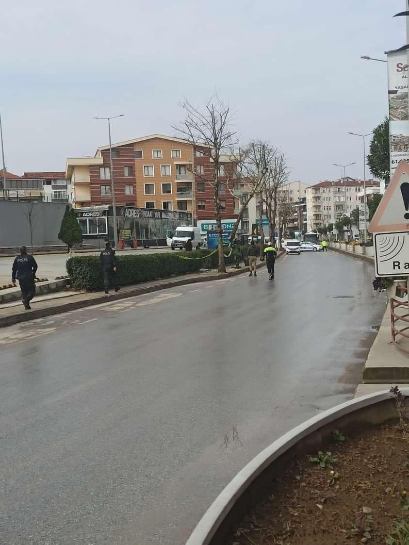 Yalova’da şüpheli çanta fünyeyle patlatıldı