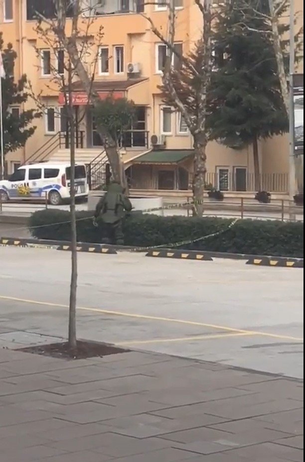 Yalova’da şüpheli çanta fünyeyle patlatıldı