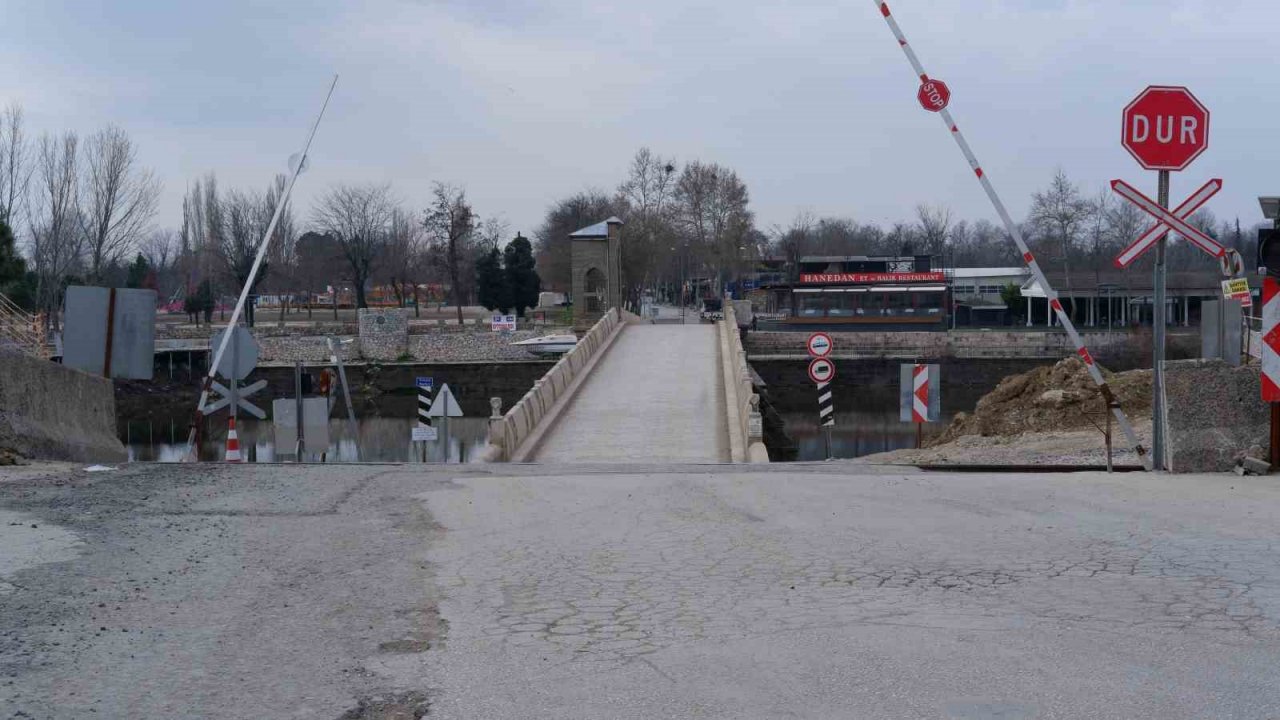 Tarihi Tunca Köprüsü 5 gün trafiğe kapatıldı