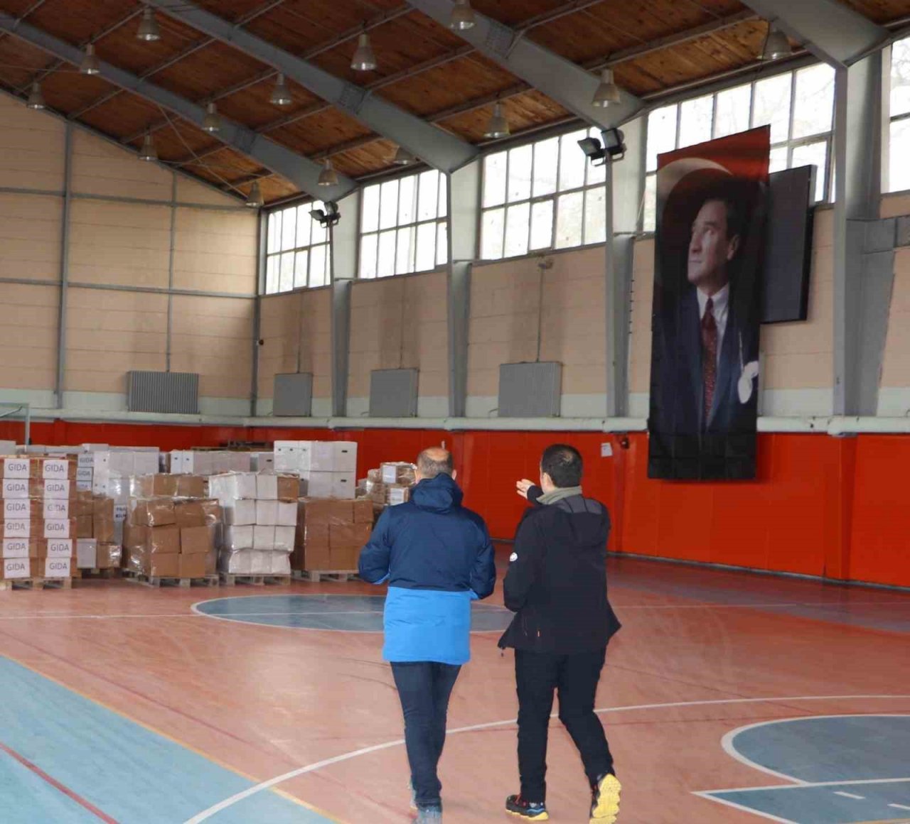 Emirdağ’da afetzedeler için başlatılan yardım kampanyası sürüyor