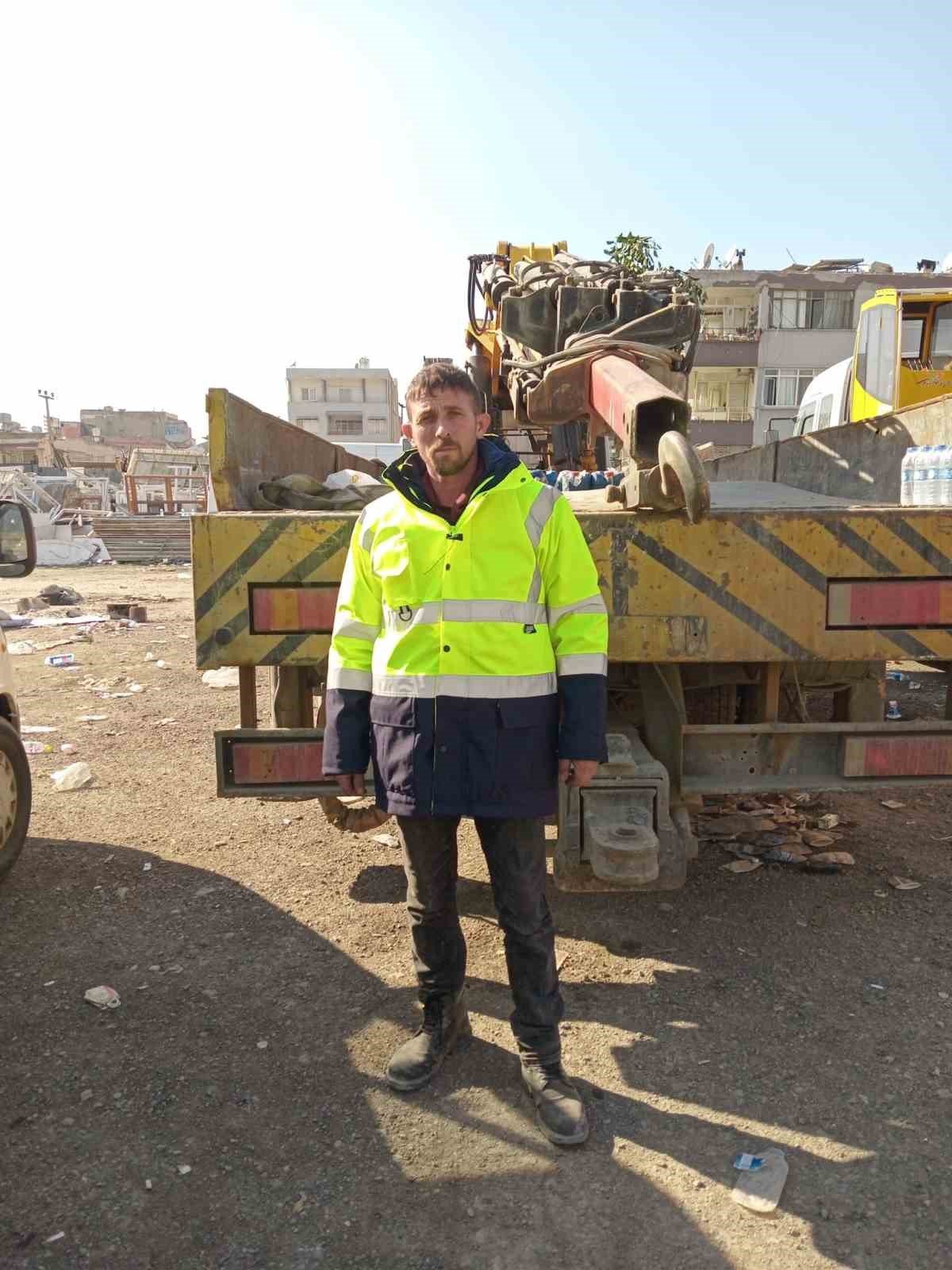 Sosyal medyadan tanışıp deprem bölgesine yardıma gittiler