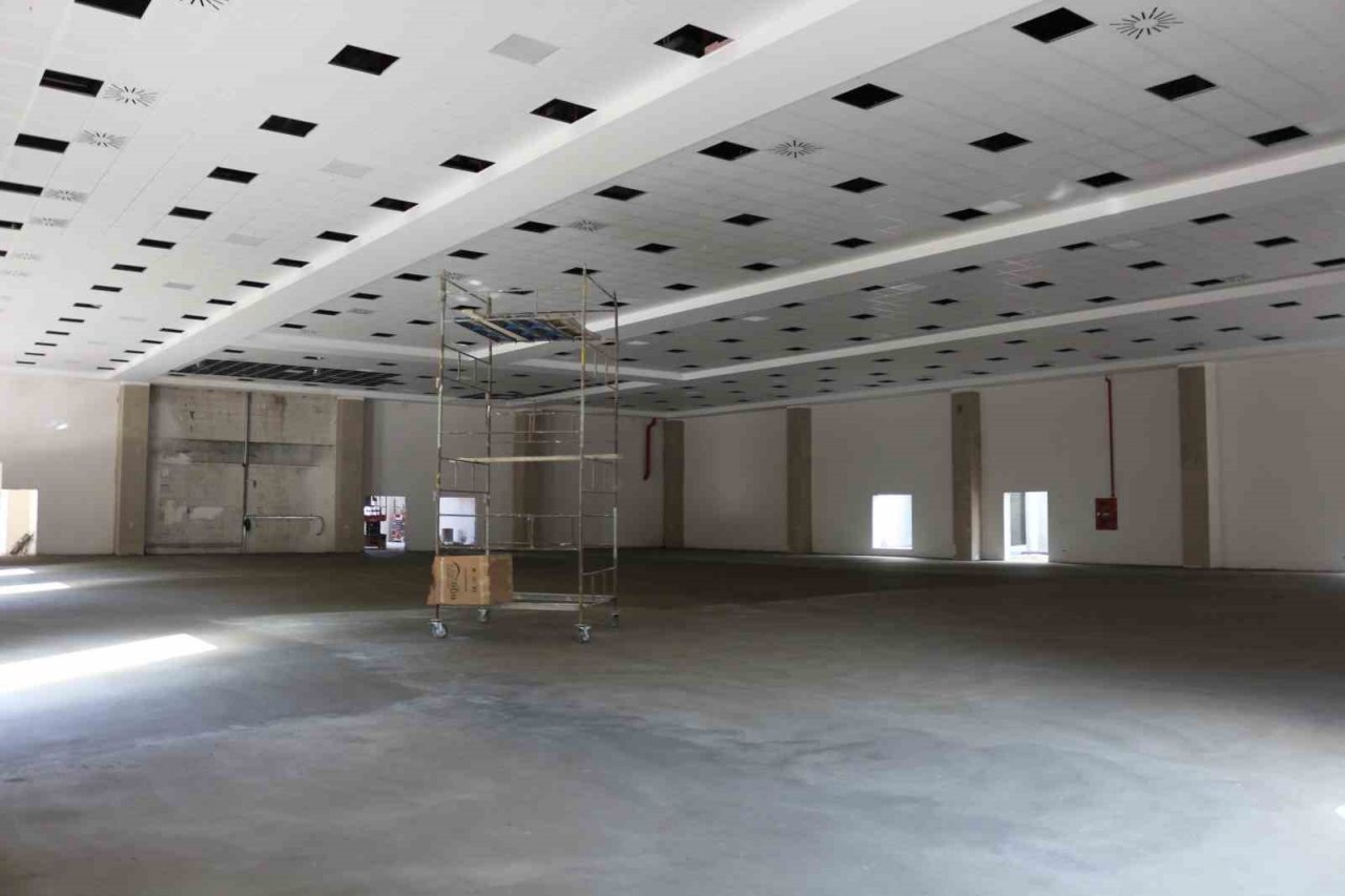 Serik düğün salonu inşaatında sona gelindi