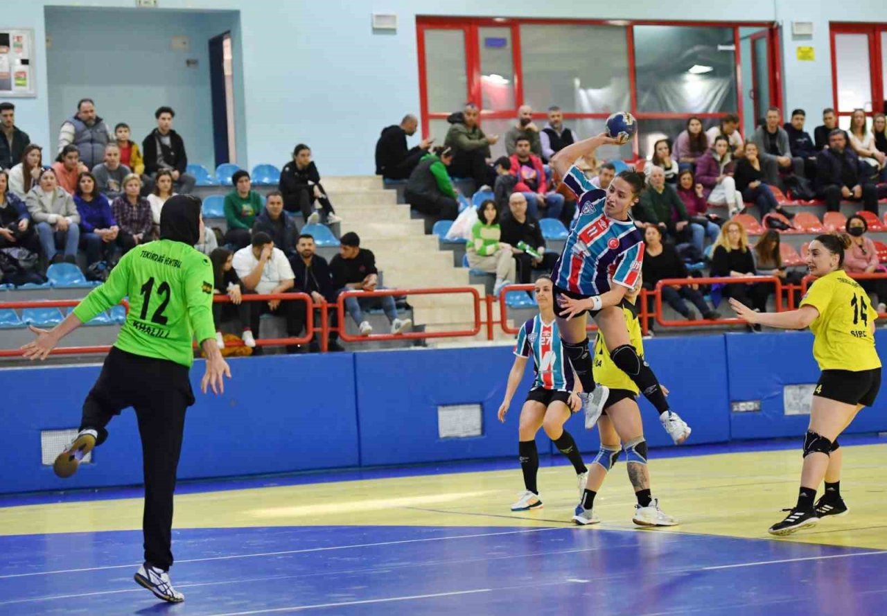 Konyaaltı Kadın Hentbol Takımı lige dönüyor