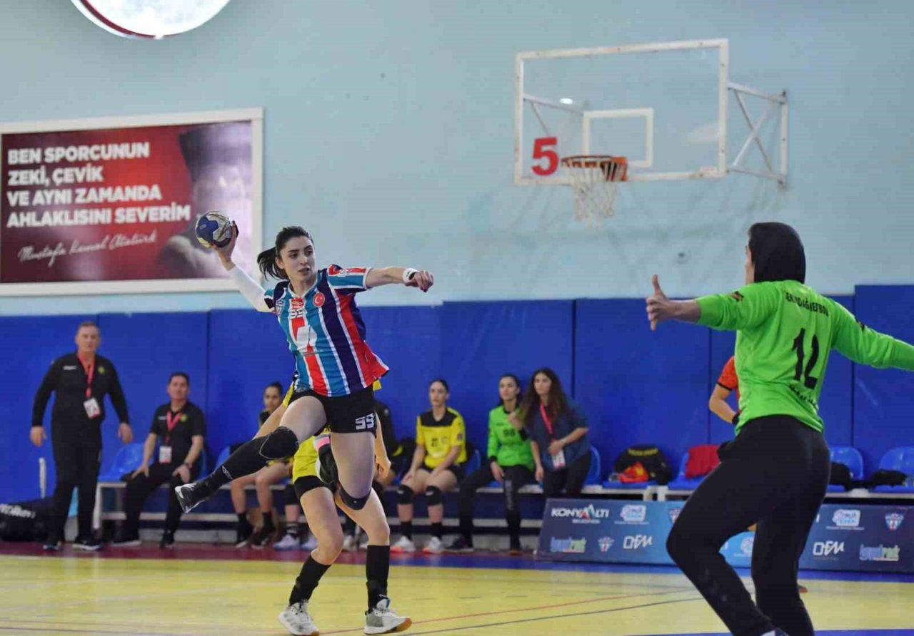 Konyaaltı Kadın Hentbol Takımı lige dönüyor