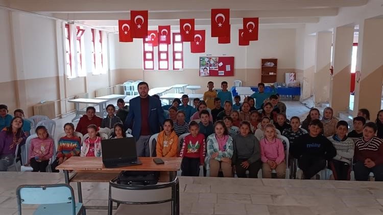 Bozdoğanlı öğrencilere ’değerler ve mahremiyet’ semineri verildi