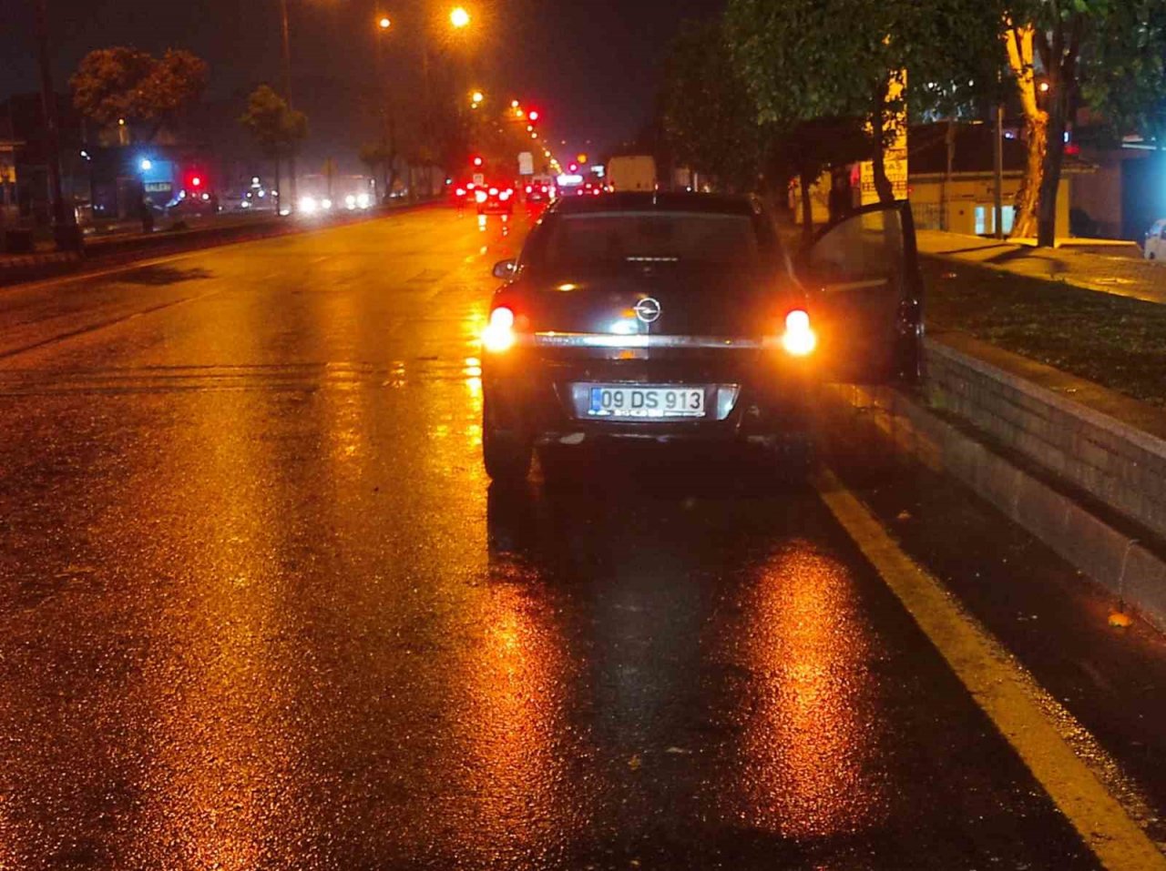 Aydın’da motosikletli polis timi otomobille çarpıştı: 2 polis yaralı