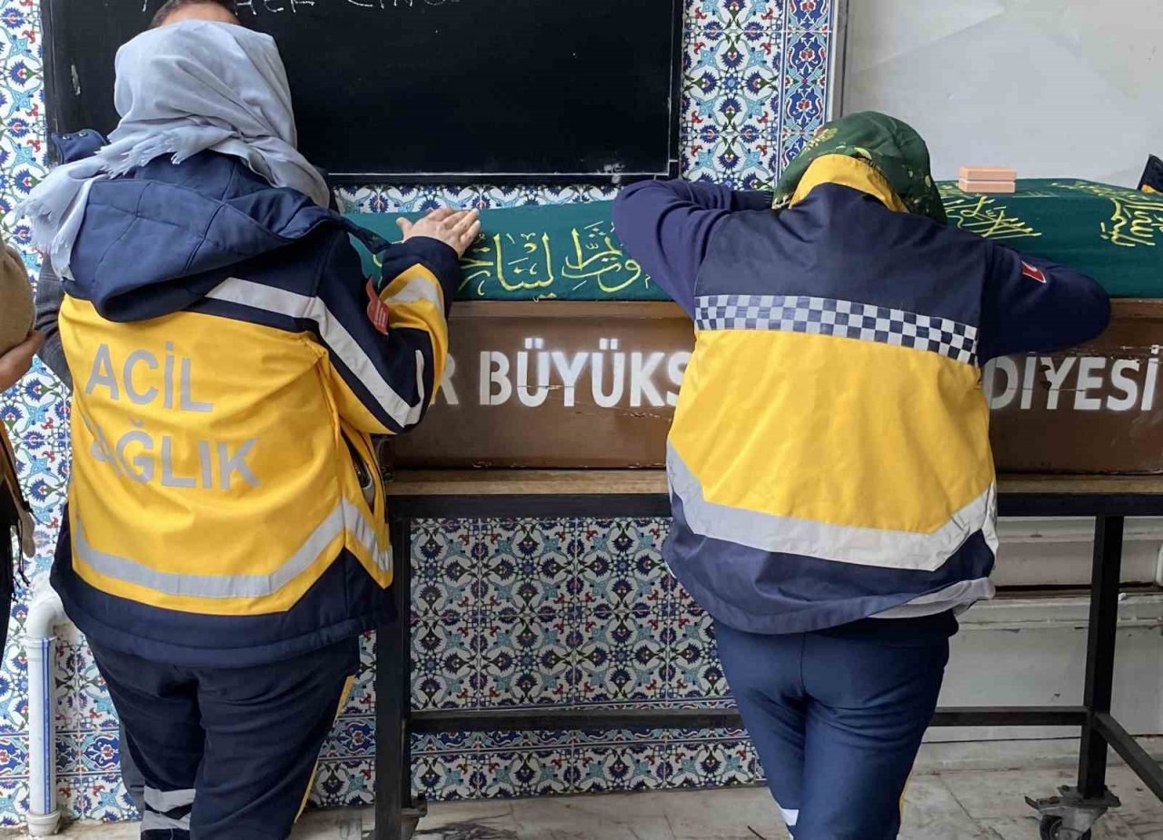 Aydın’daki kazada hayatını kaybeden sağlık personeli gözyaşlarıyla uğurlandı