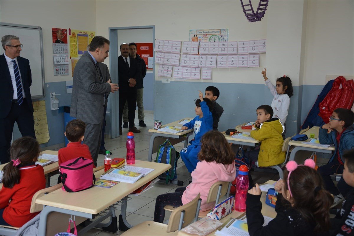 Kaymakam Odabaş, ilçedeki okulları ziyaret ediyor