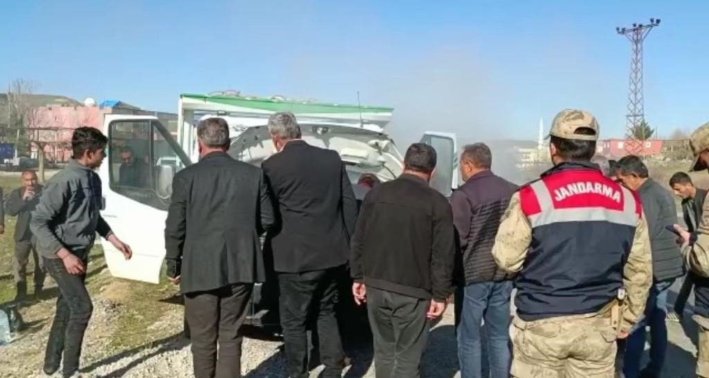 Batman’da seyir halindeki otomobil ve kamyonet alev aldı