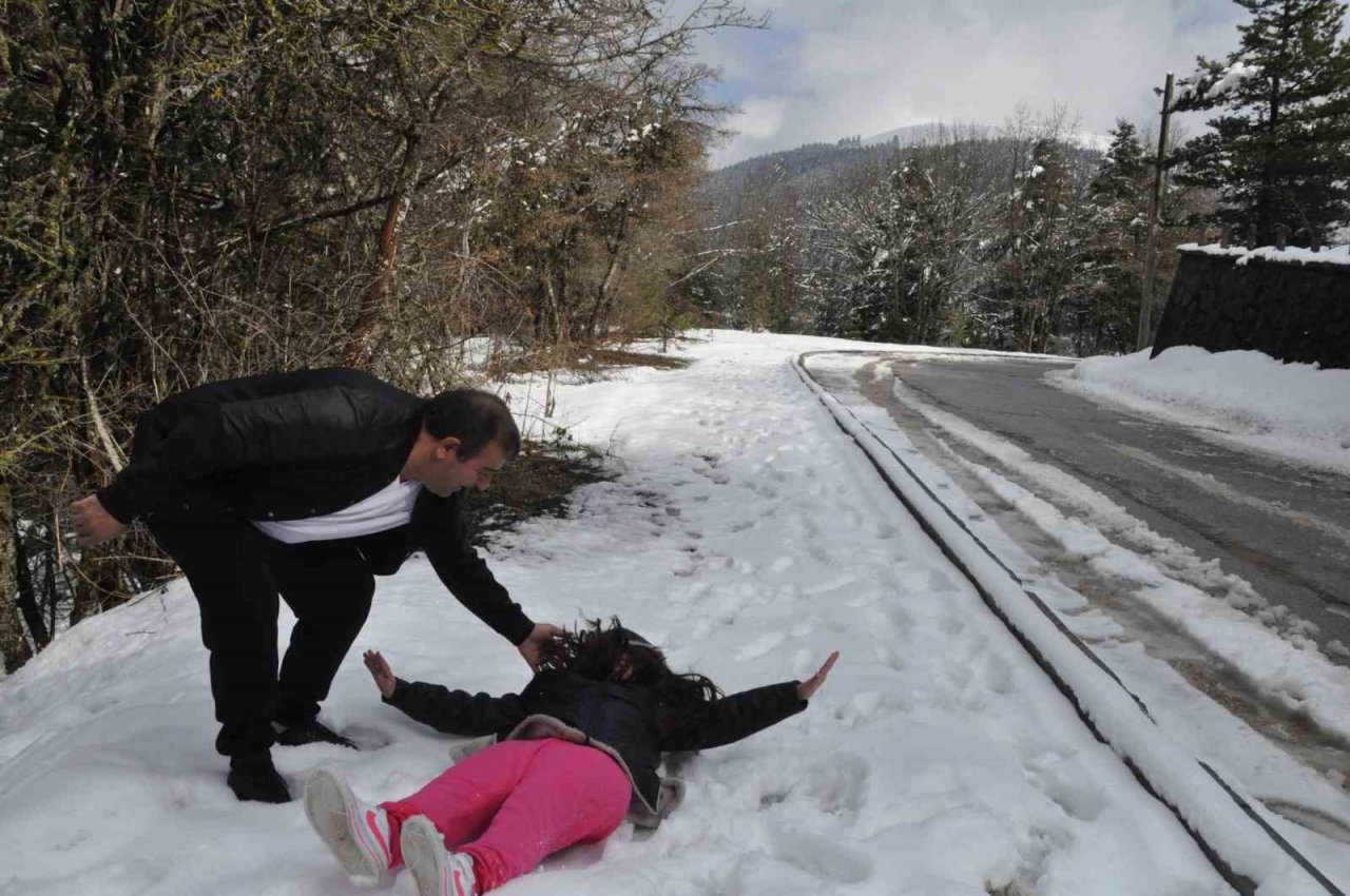 Abant’ta Mart ayında kar sürprizi