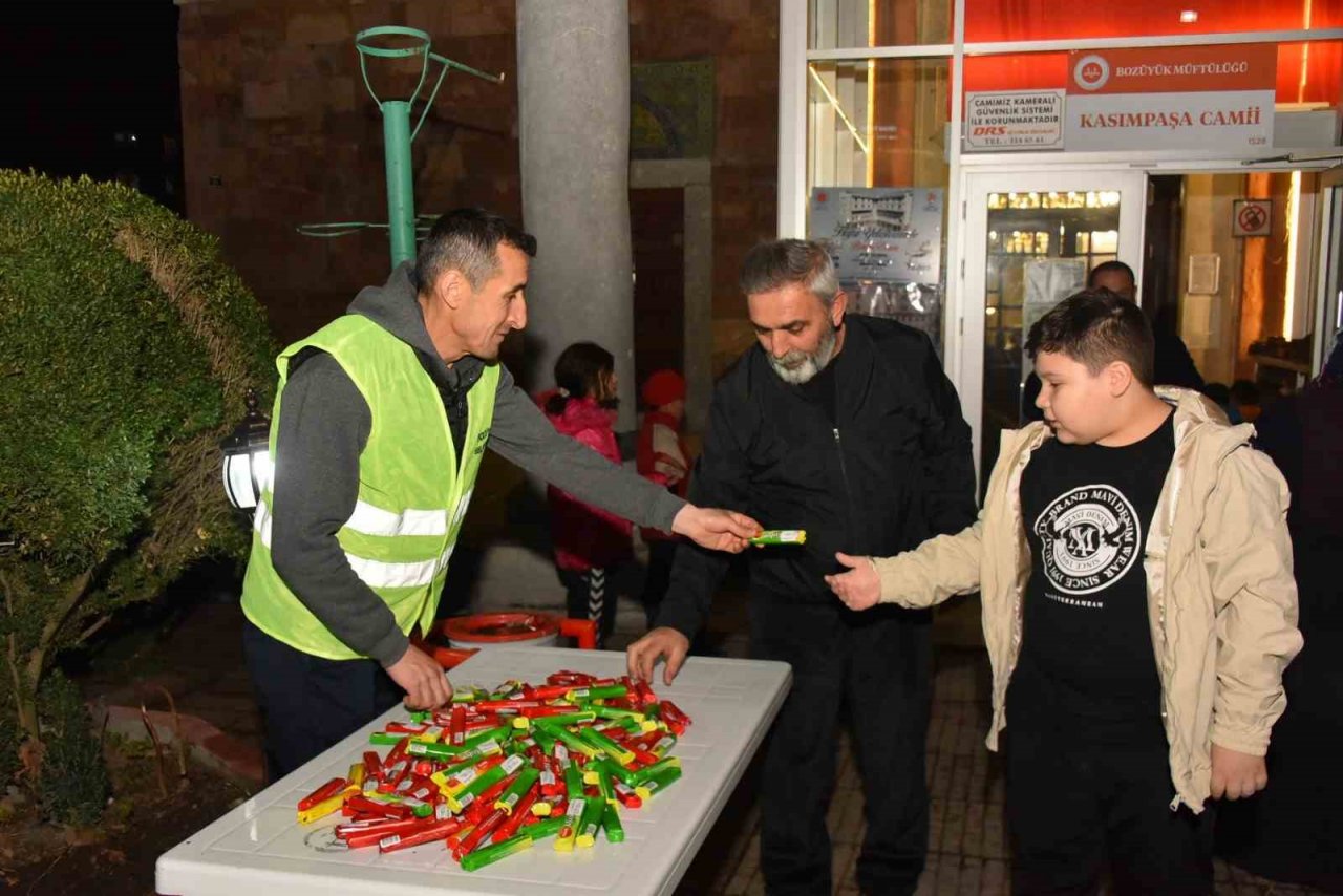 Bozüyük Belediyesi’nden Berat Kandili’nde şeker ikramı