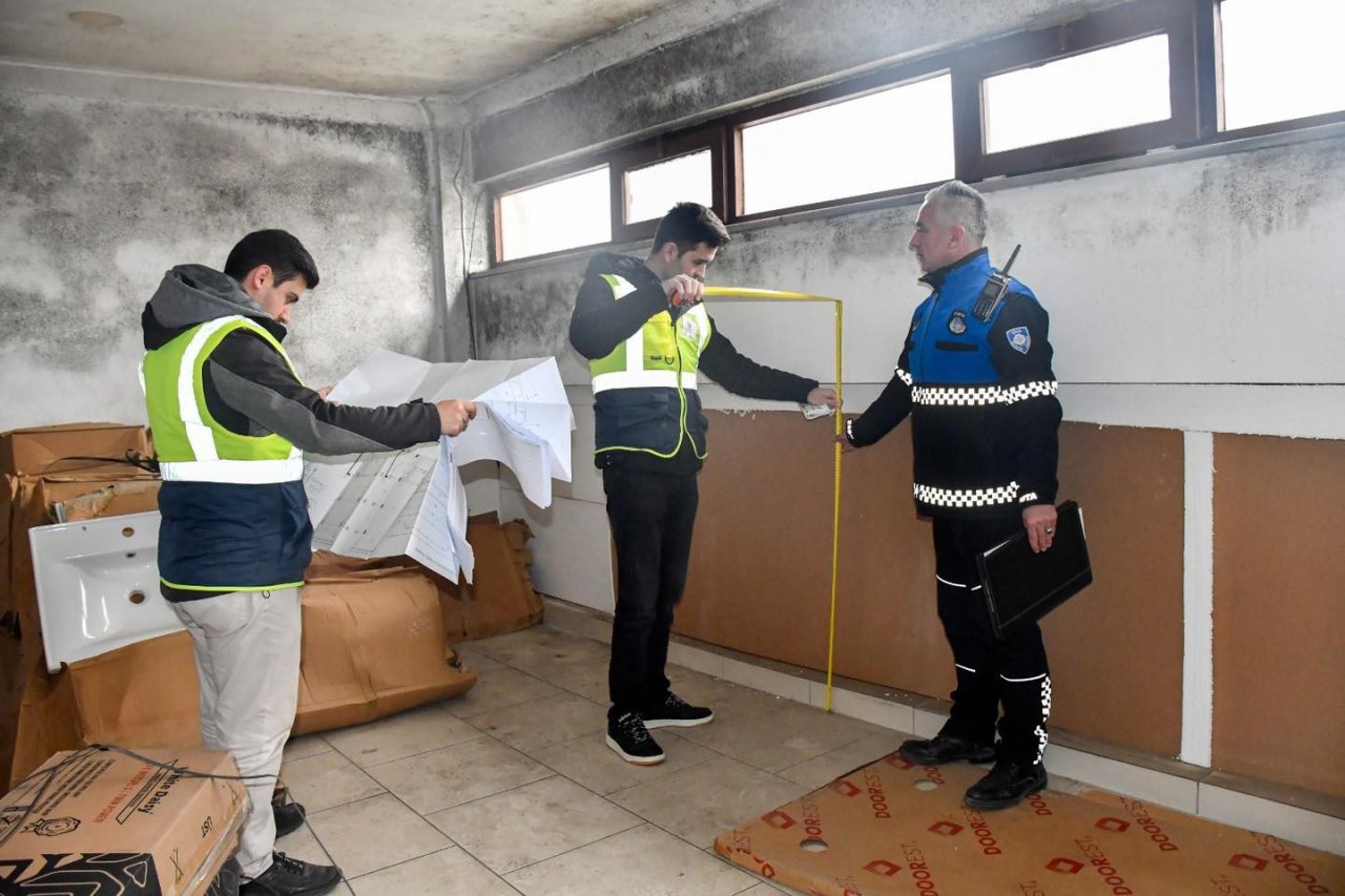 Biga Belediyesi ekipleri, zemin kat iş yerlerinde mimari proje uygunluğu denetimleri gerçekleştirdi