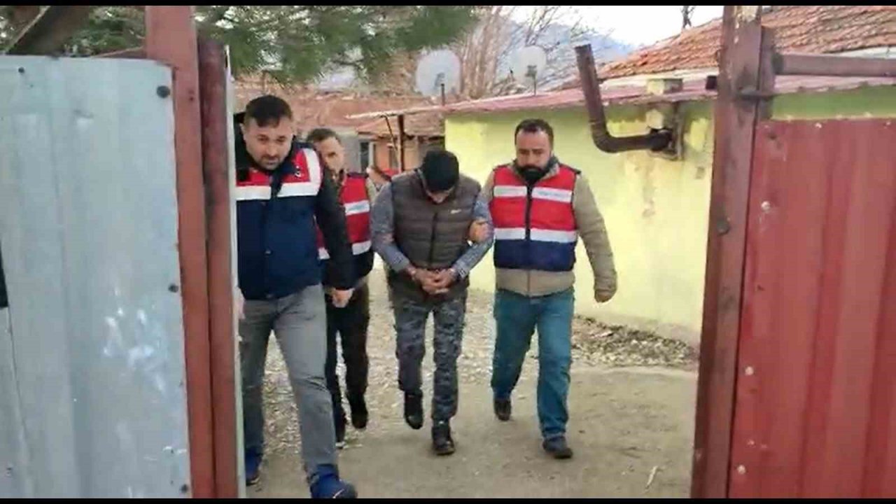 Hırsızlık şebekesine darbe vuran JASAT, şüphelileri evlerinden topladı