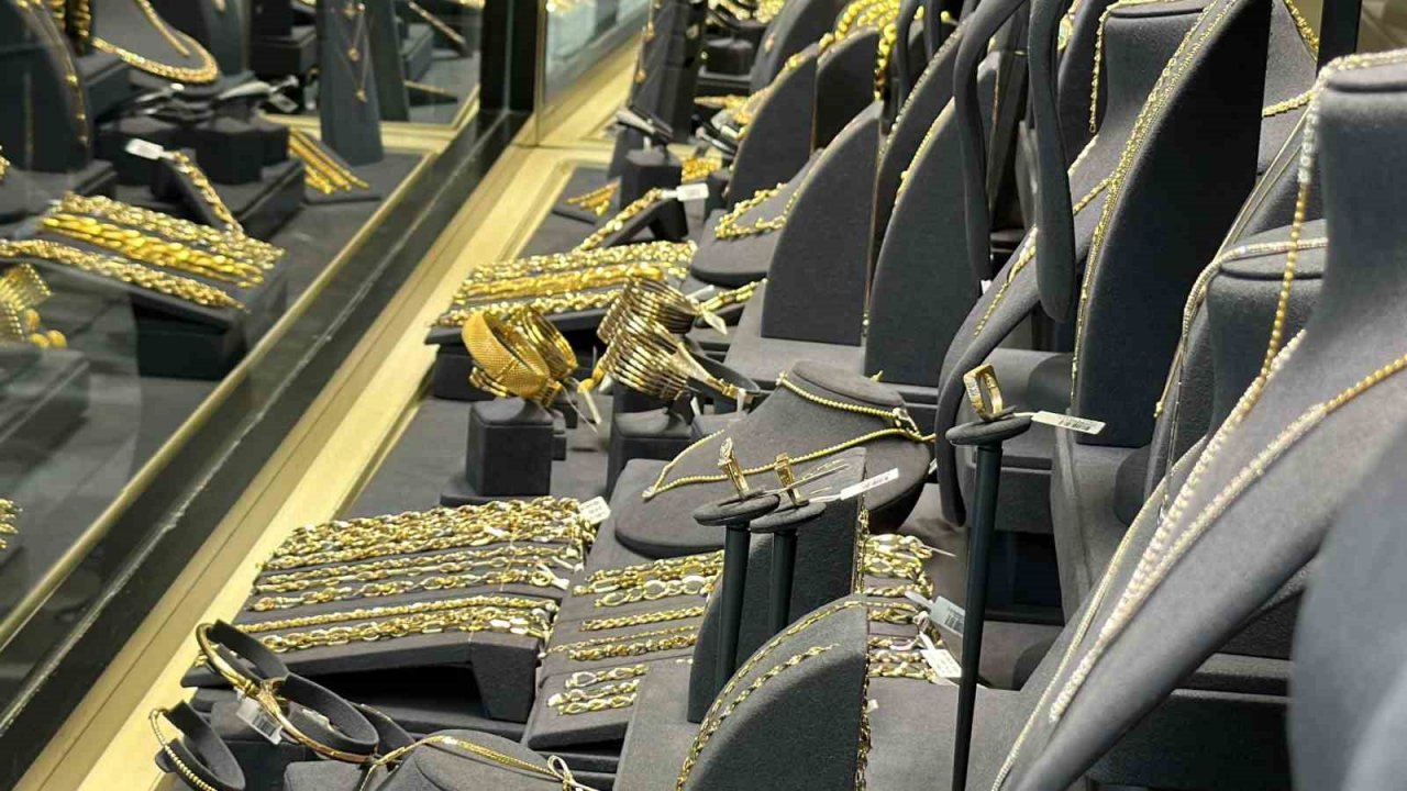 Kuyumcularda Kadınlar Günü mesaisi