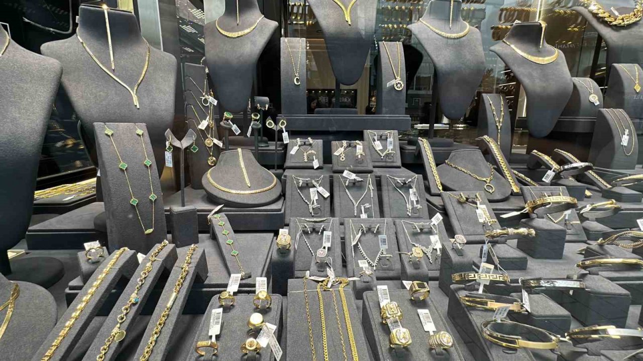 Kuyumcularda Kadınlar Günü mesaisi