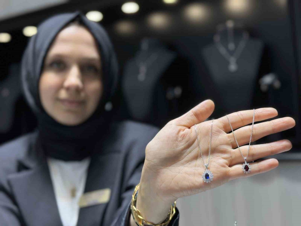 Kuyumcularda Kadınlar Günü mesaisi