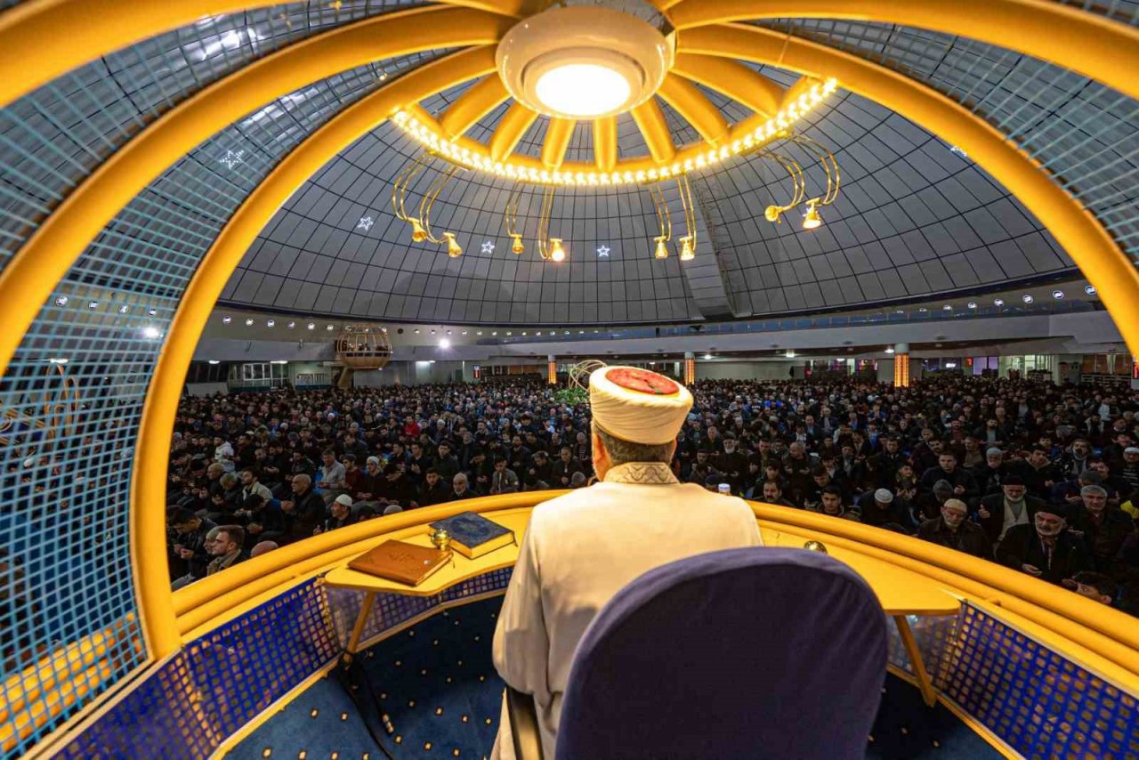 Erzincanlılar Berat Kandilinde camileri doldurdu