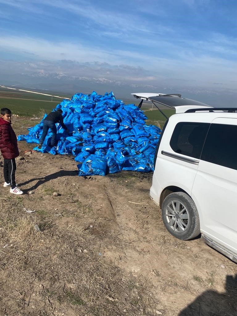 Gaziantep’te depremden etkilenen hayvan üreticilerine destek