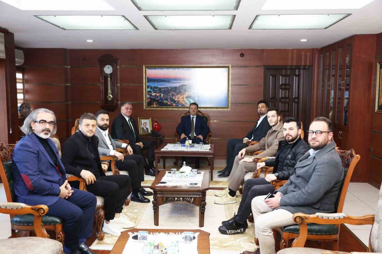 Giresunspor yönetiminden Vali Ünlü’ye ve Başkan Şenlikoğlu’na ziyaret
