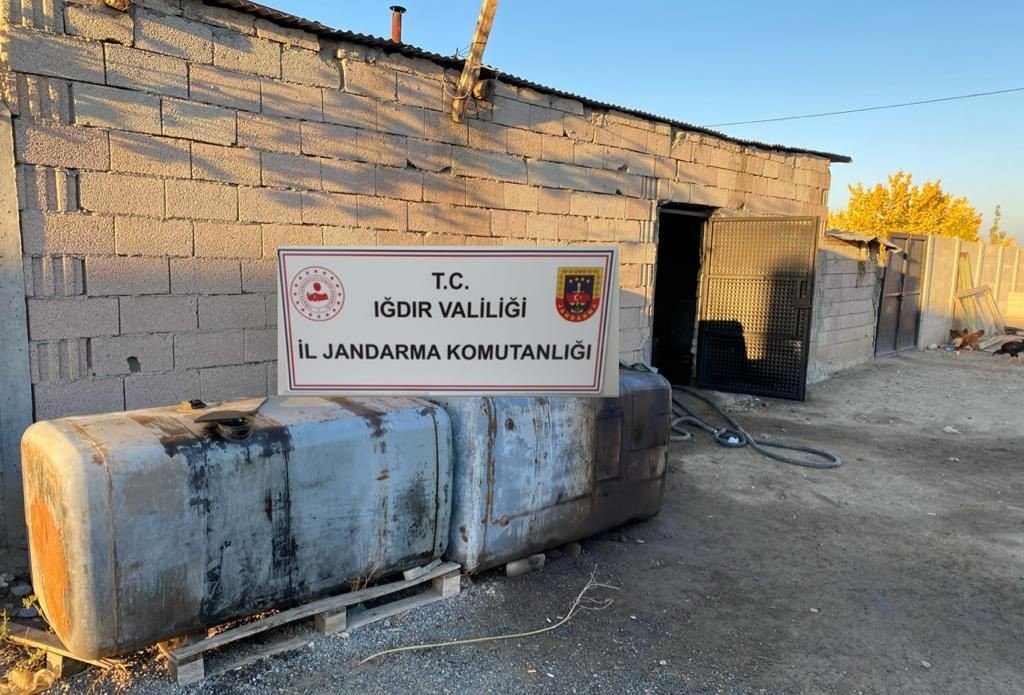 Iğdır’da sigara ve akaryakıt kaçakçılarına operasyon
