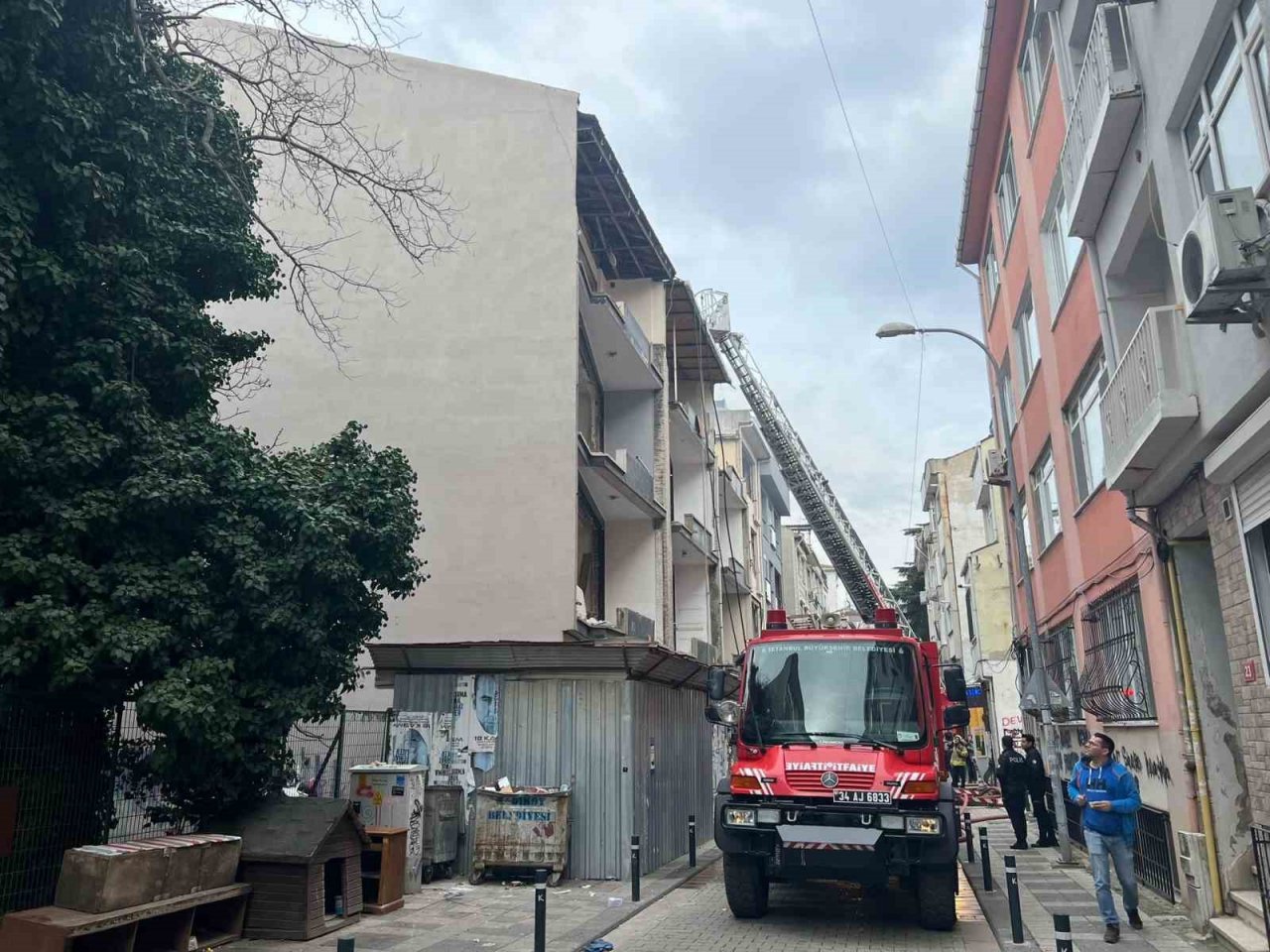 Kadıköy’de kentsel dönüşüme giren binada korkutan yangın