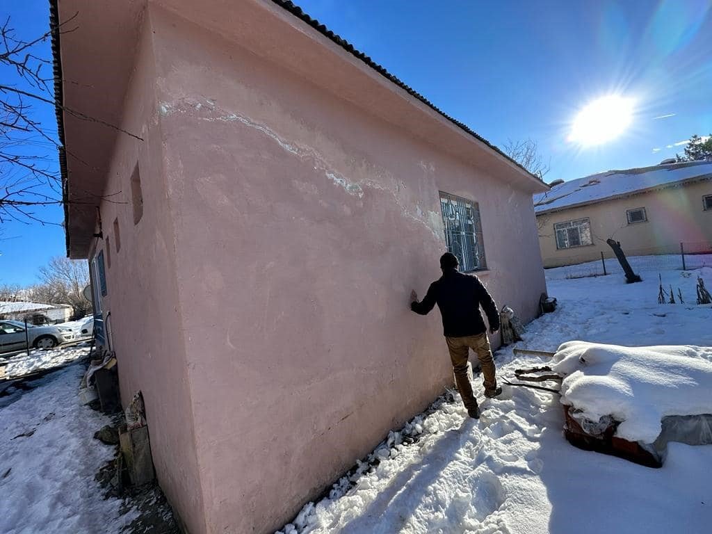 Karakoçan’da ağır hasarlı bina sayısı 40’a yükseldi