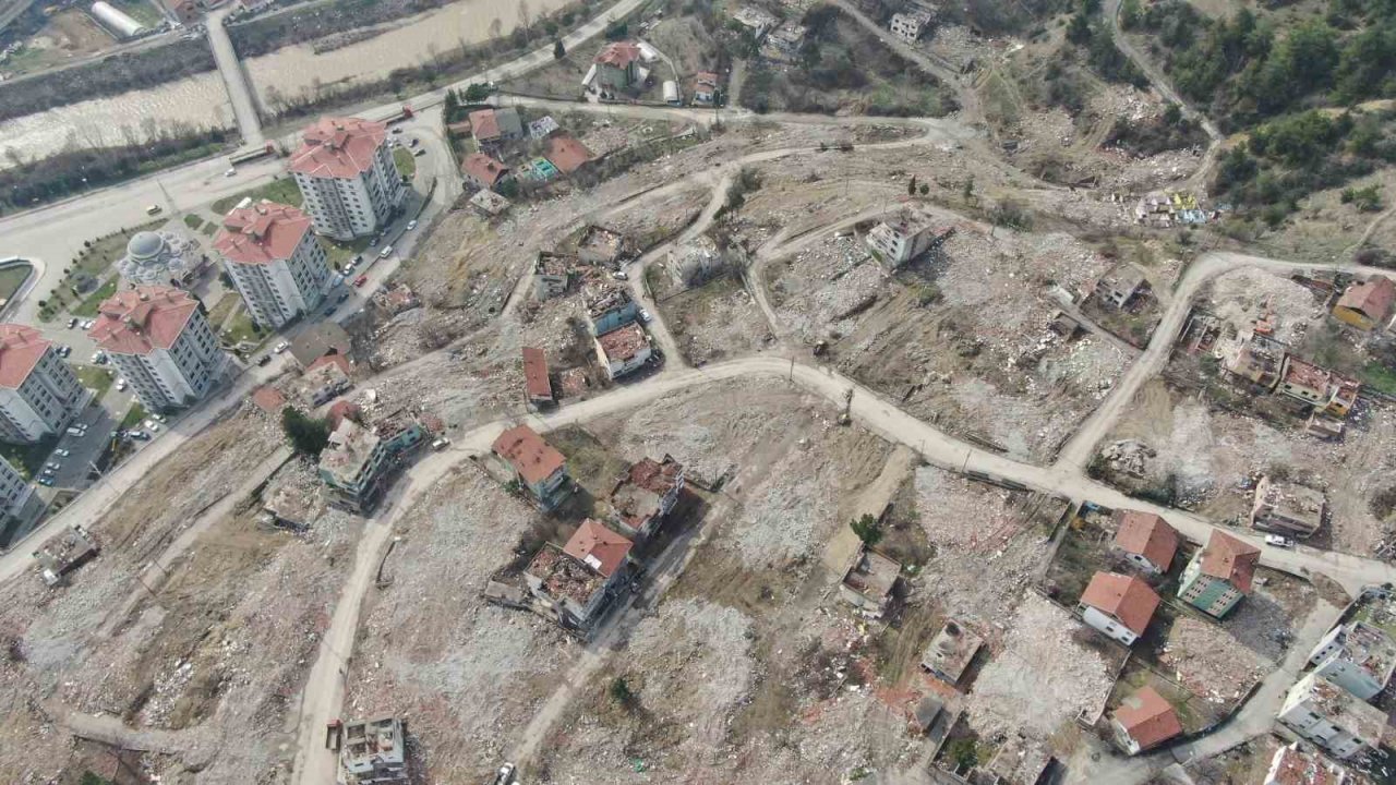 Deprem sonrası kentsel dönüşüm çalışmaları hızlandırıldı