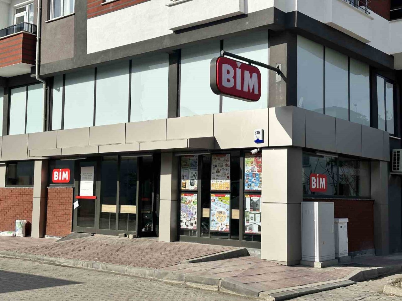 BİM’in aynı ilçedeki iki mağazasına mühür